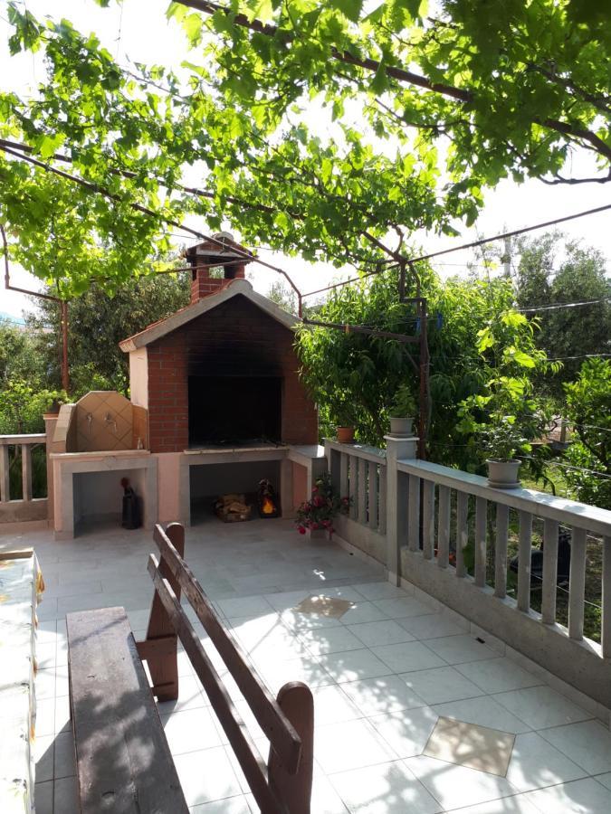 Apartman Laura Kastela Exterior photo